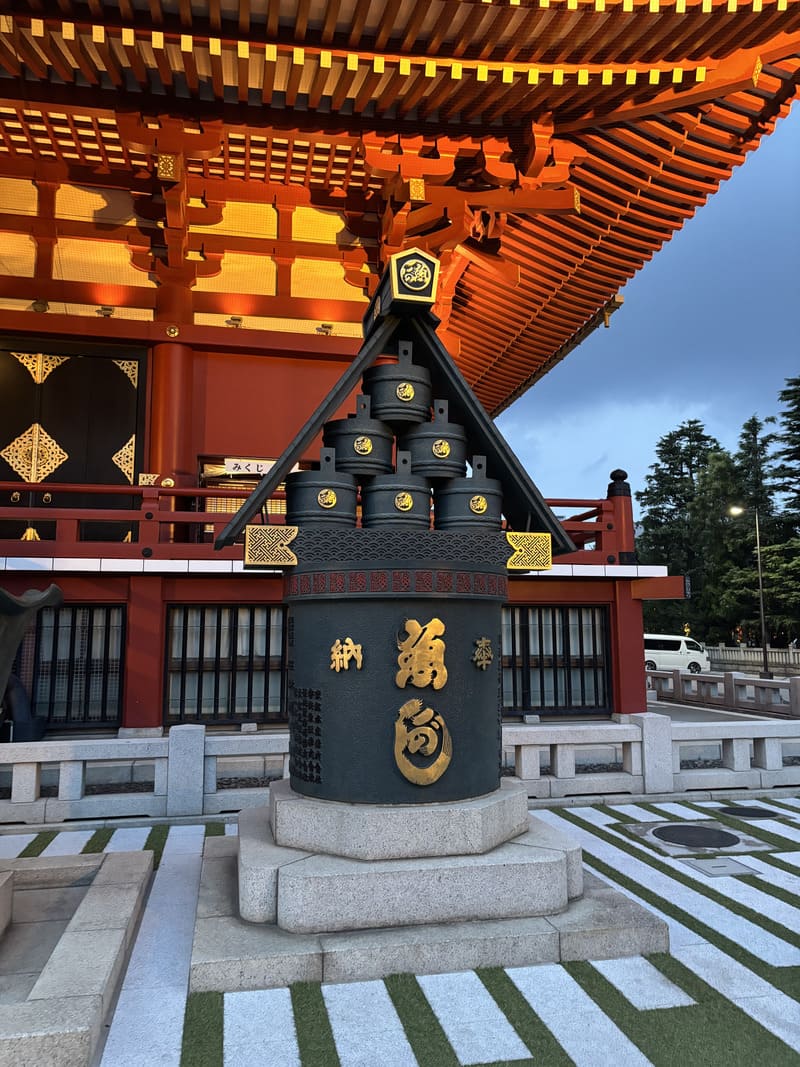 東京の浅草で謎解き街歩きをする謎解きウォークの画像