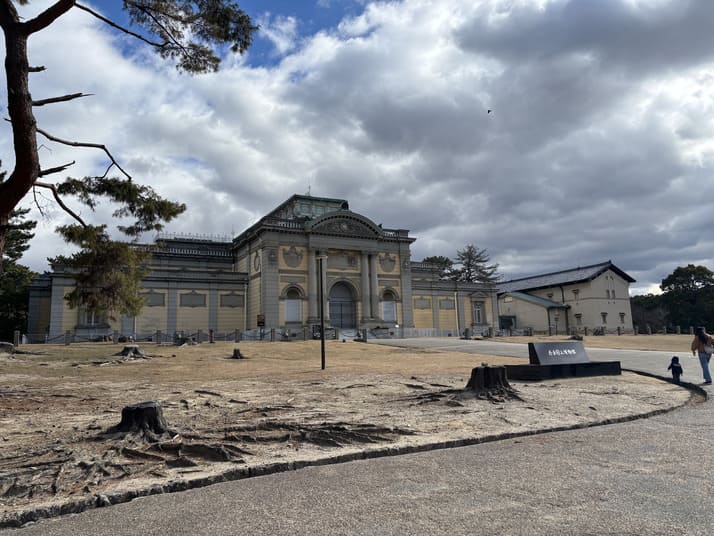奈良国立博物館・なら仏像館の建物