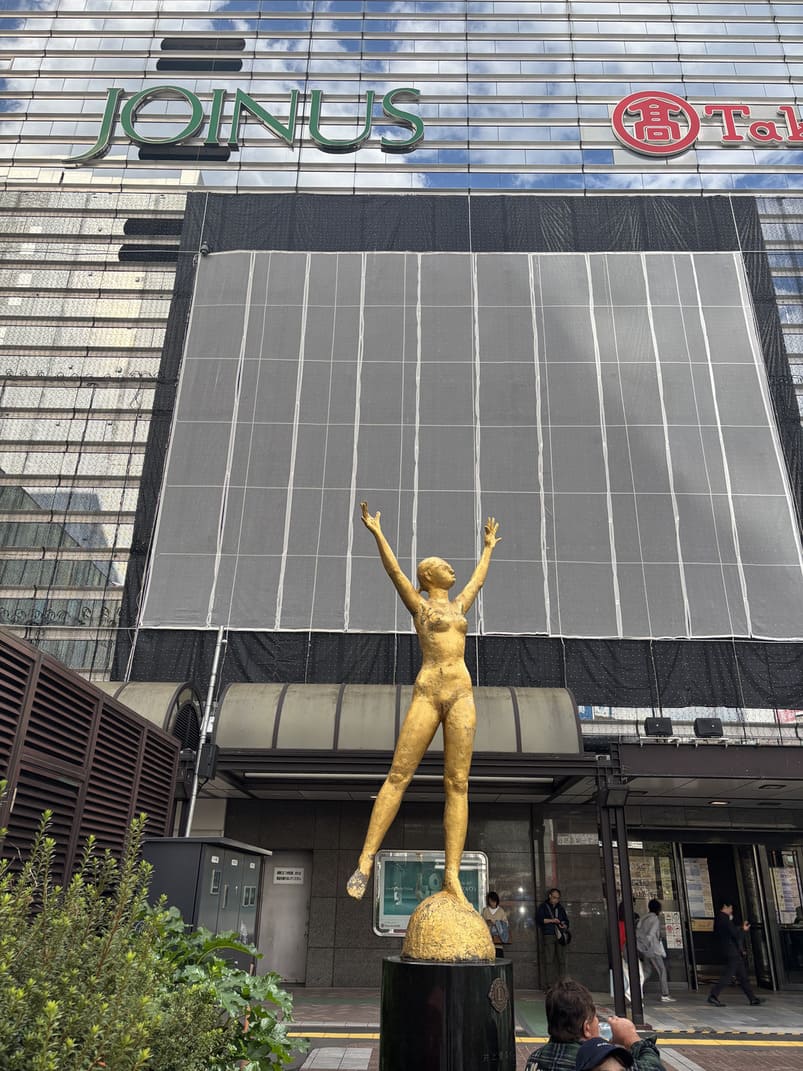 横浜駅で謎解き街歩きをする謎解きウォークの画像